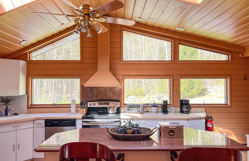 Shandaken Cabina | Close to Phoenicia, Woodstock Brewery, Belleayre, Mountain View, Backyard Stream