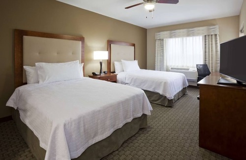 Kutzky Park Hotel | Close to Rochester International Airport! Free Hot Breakfast, Indoor Pool!