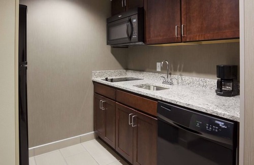 Kutzky Park Hotel | Close to Rochester International Airport! Free Hot Breakfast, Indoor Pool!