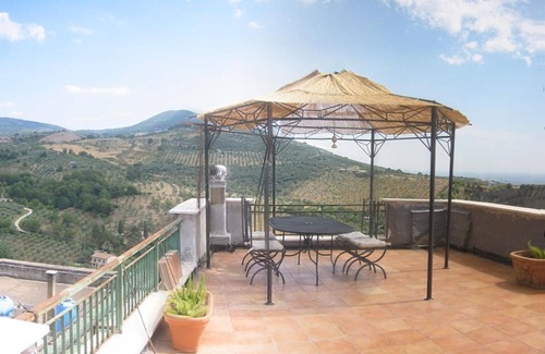 Cori Casa | Cerca de Roma y playa. Gran vista panorámica en el casco antiguo. Gran terraza en la azotea