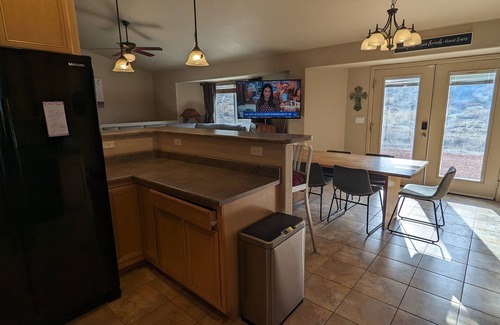 Pueblo West Casa | Close to Royal Gorge, Pueblo Lake, Famous river walk, Colorado Springs, Salida