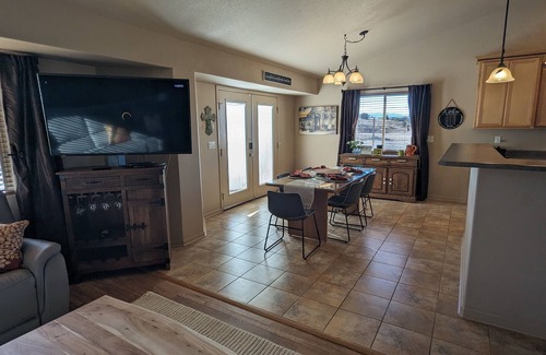 Pueblo West Casa | Close to Royal Gorge, Pueblo Lake, Famous river walk, Colorado Springs, Salida