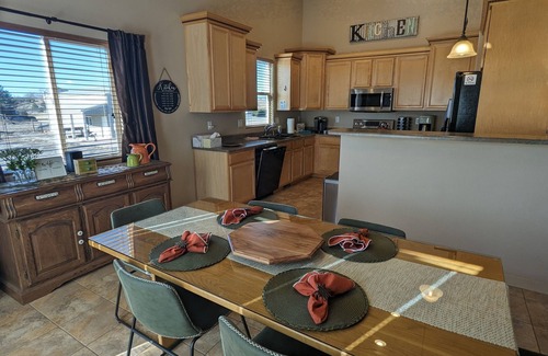 Pueblo West Casa | Close to Royal Gorge, Pueblo Lake, Famous river walk, Colorado Springs, Salida