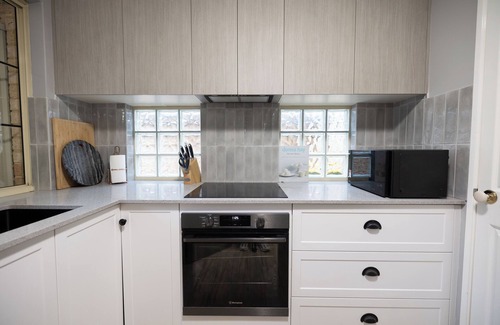 South Perth Casa | Close to South Perth Foreshore, Casino & Optus Stadium - Perfect Perth Getaway!