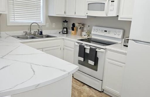 Wilmington Casa | Close to the beach and attractions! Perfect for families or traveling nurses!
