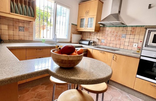 Urbanización Puerto de Estepona Casa | Close to the beach, central, private garden and fantastic views