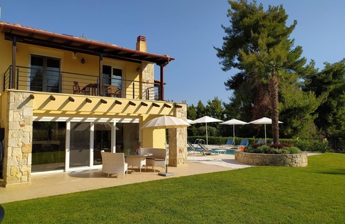 Paliouri Casa | Cerca de la playa, vistas al mar, piscina privada, bicicletas eléctricas, zona tranquila
