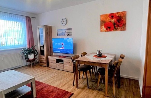 Neumuhlen-Dietrichsdorf Apartamento | Ostseeferienwohnung, luminoso, agradable, en la planta baja con jardín u. solarium