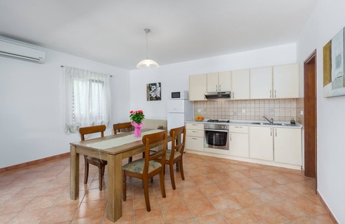 Cervar Apartamento | Close to the beach, with pool, air conditioned, quiet location