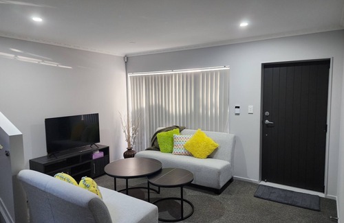 Mount Eden Casa | Close to the City and Airport. 3km from Eden Park.