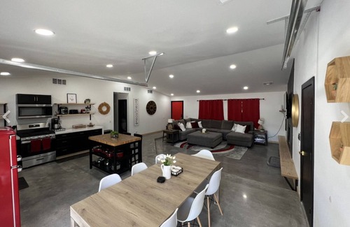 Panorama Heights Cabaña | Close to the park, sleeps 6, pets ok!