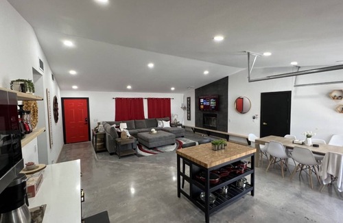 Panorama Heights Cabaña | Close to the park, sleeps 6, pets ok!