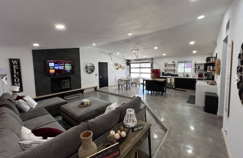 Panorama Heights Cabaña | Close to the park, sleeps 6, pets ok!