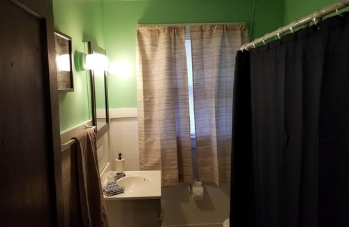 South Kansas City Casa | Close to the Research Hospital, the Zoo, and the sports stadiums.