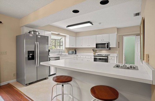 King City Casa | Close to the Village with an easy walk to restaurants, shops and Pier