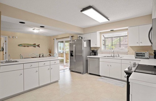 King City Casa | Close to the Village with an easy walk to restaurants, shops and Pier