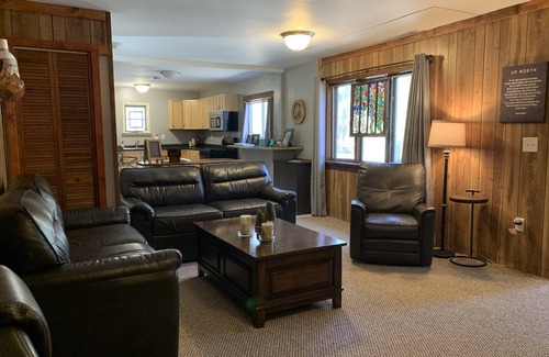 Brethren Casa | ¡Nuevo! ¡Mucho encanto! ¡Cerca de Caberfae, Crystal Mountain, Tippy Dam y las playas!