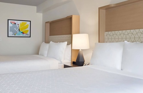 Florida Center Hotel | Close to Top Attraction in Town! Family-friendly Room w/ 2 Double Beds, Parking