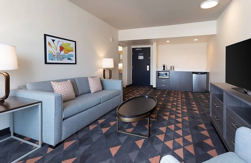 Florida Center Hotel | Close to Top Attraction in Town! Family-friendly Room w/ 2 Double Beds, Parking