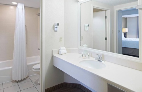 Florida Center Hotel | Close to Top Attraction in Town! Family-friendly Room w/ 2 Double Beds, Parking