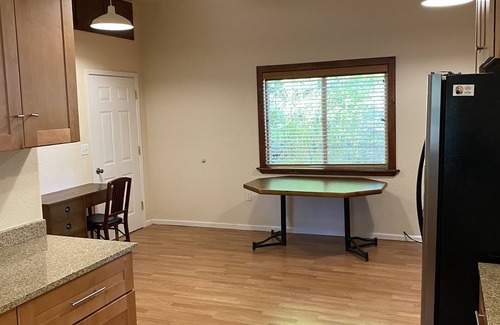 Grass Valley Casa | Close to town and river country setting home