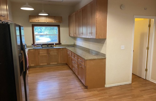 Grass Valley Casa | Close to town and river country setting home