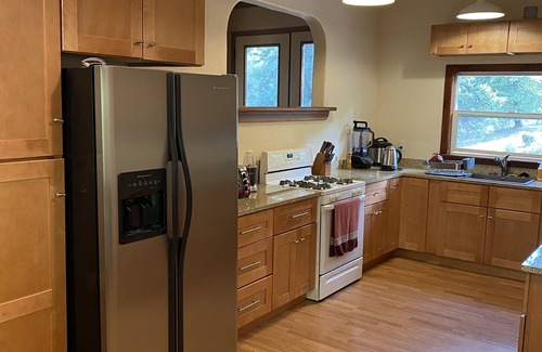 Grass Valley Casa | Close to town and river country setting home