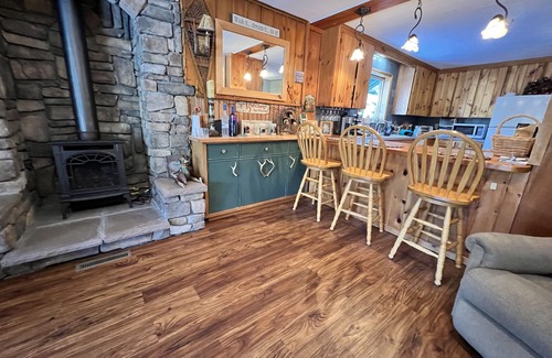 Thendara Casa | Close to Town, Hot Tub, 2 Kings, 4 Full Beds
