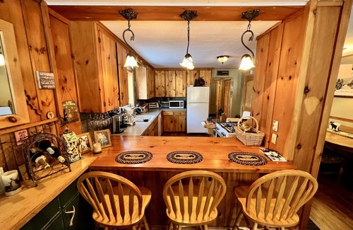 Thendara Casa | Close to Town, Hot Tub, 2 Kings, 4 Full Beds