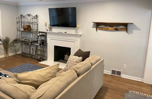 Lexington Casa | Close to UK Campus, Football Stadium, and Medical Center!