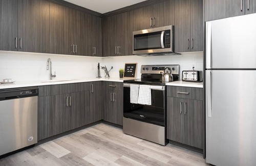 Fort Gary Apartamento | Close to UM + South Winnipeg + Bright 2 Bdr +Free Parking (103-30 UC)