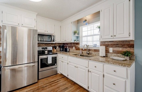 Eau Claire Casa | Close to USC & Midtown-Downtown - Newly Renovated!