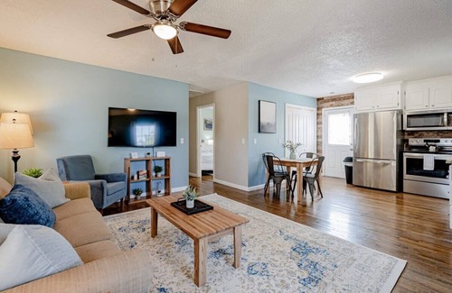 Eau Claire Casa | Close to USC & Midtown-Downtown - Newly Renovated!