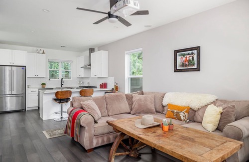 MLK Casa | Close to UT, Free Parking | In the Green - Portoro