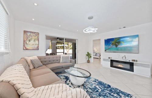 Naples Park Casa | Close to Vanderbilt Beach home!