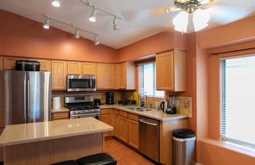 Tucson Casa | Closed by I-10, airport, Air and Space museum, downtown and UoA