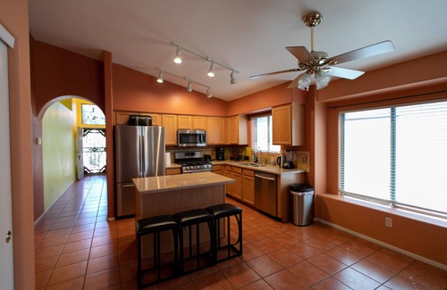 Tucson Casa | Closed by I-10, airport, Air and Space museum, downtown and UoA