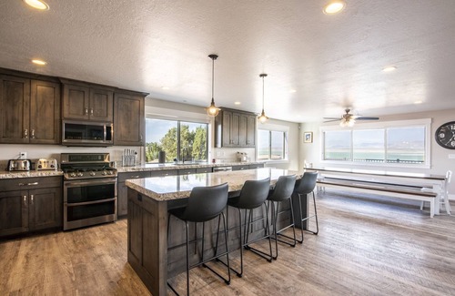 Levan Casa | Closest House to Yuba Lake!