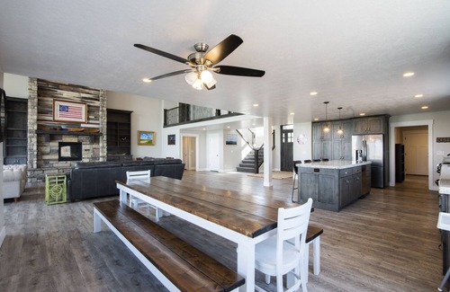 Levan Casa | Closest House to Yuba Lake!