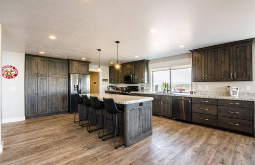Levan Casa | Closest House to Yuba Lake!