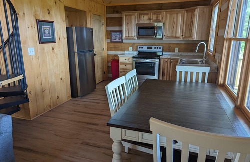 Traphill Cabina | Closest Vacation Rental to NC's Stone Mountain State Park