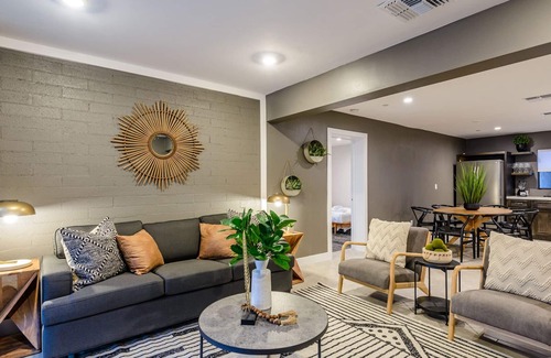 Entertainment District Casa | Closest Walk to Old Town, Entertainment District