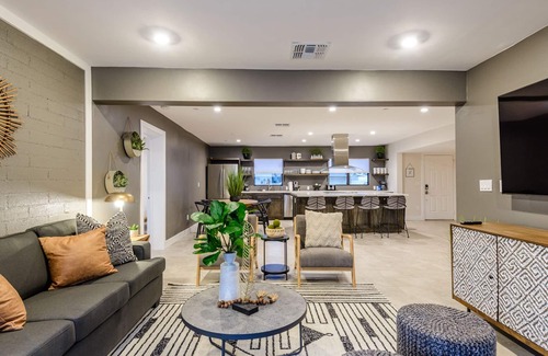 Entertainment District Casa | Closest Walk to Old Town, Entertainment District