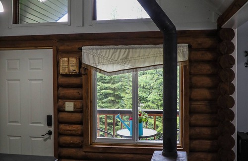 Creston Cabina | Cloud #9 Cabin — Cozy cabin w/hot tub!