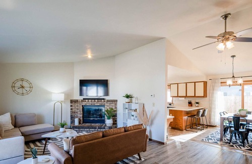 Appleton Casa | Cloud 9 Corporate Housing - 4 bed, 2 bath