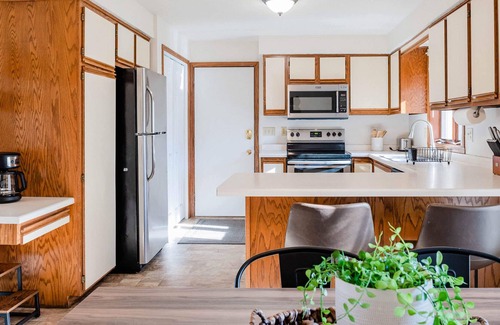 Appleton Casa | Cloud 9 Corporate Housing - 4 bed, 2 bath