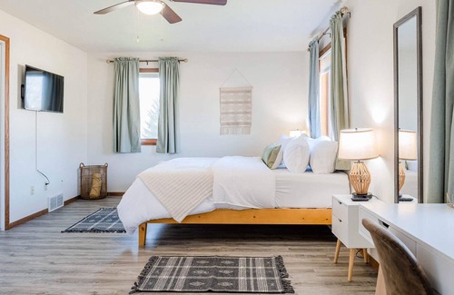 Appleton Casa | Cloud 9 Corporate Housing - 4 bed, 2 bath