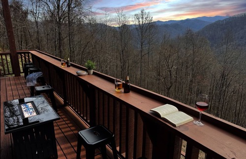 Bryson City Apartamento | Cloud Nine Retreat; sleeps 16 | hot tub | gameroom