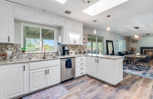 Twentynine Palms Casa | Cloud29 with huge POOL w/ SPA + FirePit + BBQ. Outdoor Dining + Pet Friendly!
