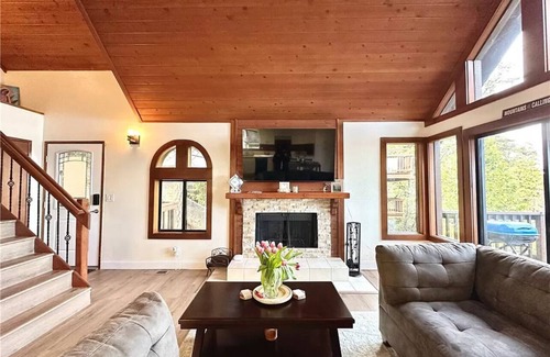 Crestline Casa | Cloud9 serene view from arrowhead height in crestline overlooking Lake Gregory